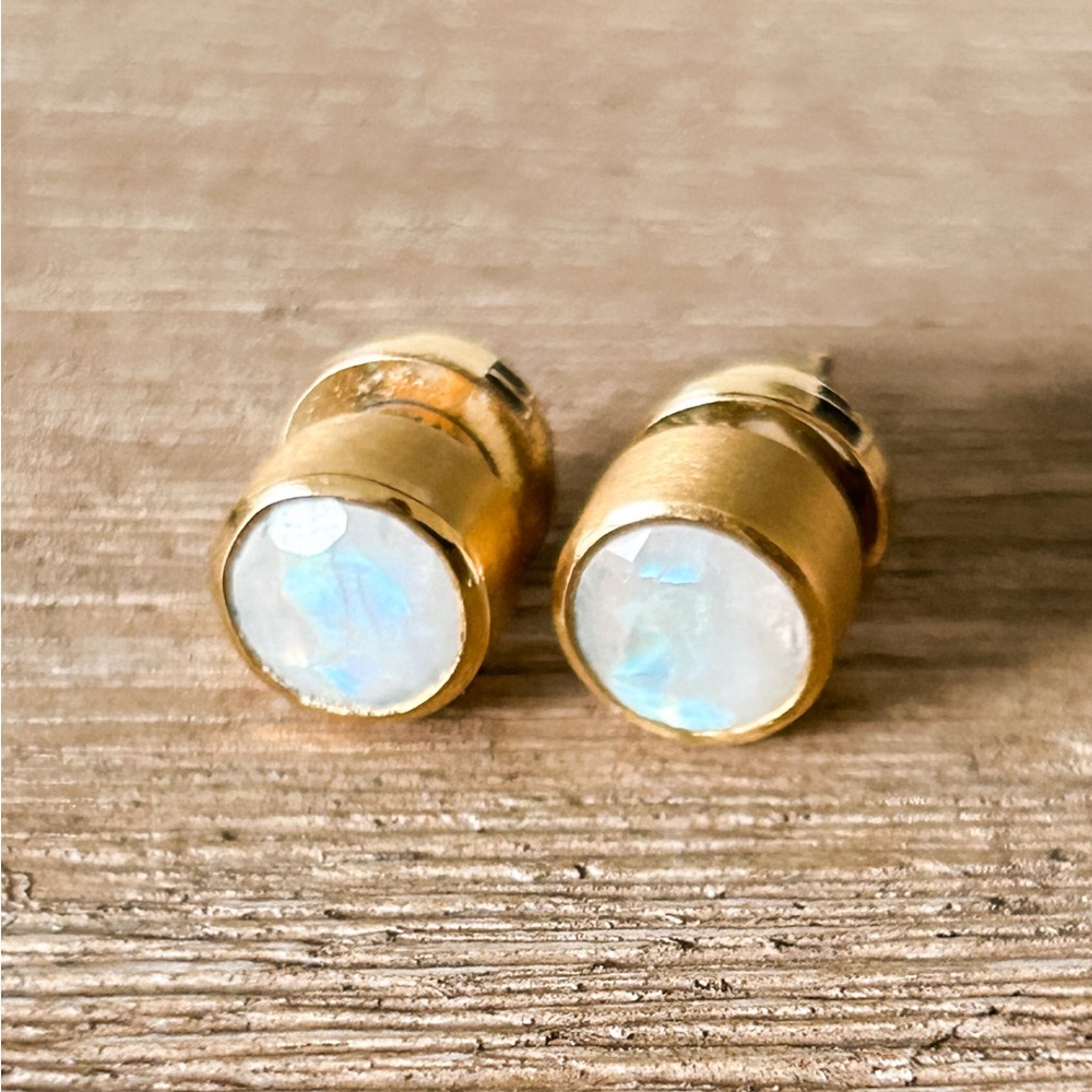 Like New Dean Davidson Midi Knockout Moonstone Studs ASO Meghan Markle Sussex. - Picture 2 of 2